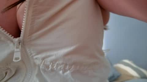 Snapshot of chillwithcamii chatting on 07.17.26 yoursensualparadise online show from 07.17.26