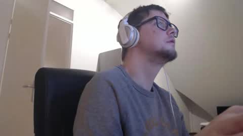 Snapshot of chillzonecam chatting on 11.29.25 chillzonecam online show from 11.29.25