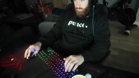 Snapshot of chimp233 chatting on 11.08.25 chimp233 online show from 11.08.25