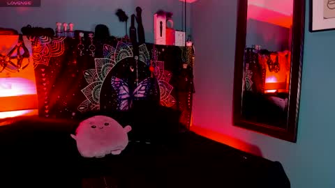 Chloeallennn  online show from 04.22.26