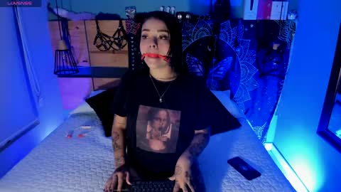 Chloeallennn  online show from 04.28.26