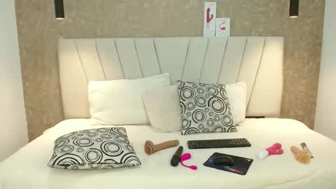 Abby 19 years online show from 01.22.25