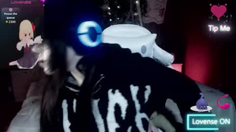 Snapshot of chloe_crystall_killer chatting on 10.27.25 chloe_crystall_killer online show from 10.27.25