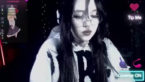 Snapshot of chloe_crystall_killer chatting on 11.16.25 chloe_crystall_killer online show from 11.16.25