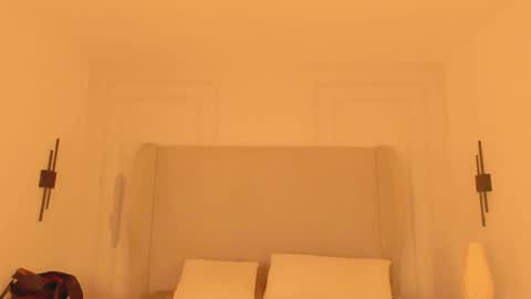 Snapshot of chloe_dee_ chatting on 12.16.25 Chloe online show from 12.16.25