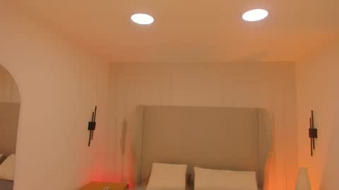 Snapshot of chloe_dee_ chatting on 12.21.25 Chloe online show from 12.21.25