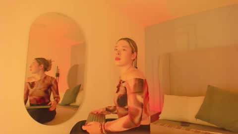 Snapshot of chloe_dee_ chatting on 03.12.26 Chloe online show from 03.12.26