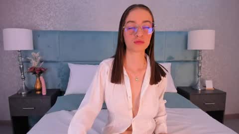 chloe_key online show from 05.10.26