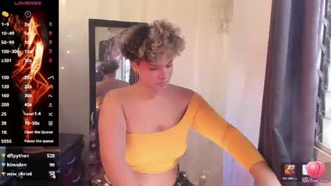 Snapshot of chloe_kisses chatting on 06.15.26 chloe_kisses online show from 06.15.26