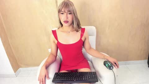 Snapshot of chloe_luxury chatting on 05.12.26 chloe_luxury online show from 05.12.26