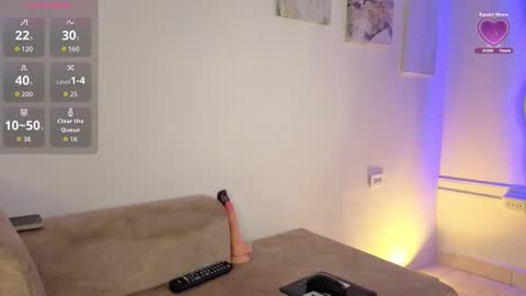 Snapshot of chloe_madisson chatting on 01.12.26 chloe online show from 01.12.26