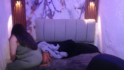 Snapshot of chloe_smith5 chatting on 11.25.25 chloe_smith5 online show from 11.25.25