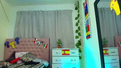 Snapshot of chloe_swarts chatting on 06.26.26 Lulu online show from 06.26.26