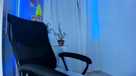 Snapshot of chloe_sweet7 chatting on 12.25.24 Chloe Miller online show from 12.25.24