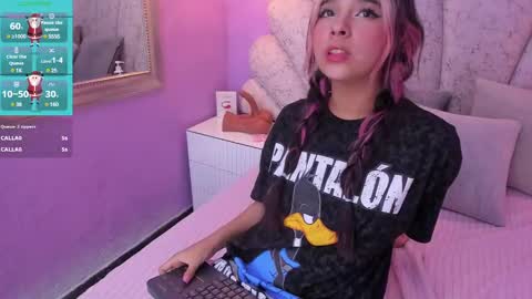 Snapshot of chloe_watson_ chatting on 12.20.24 online show from 12.20.24