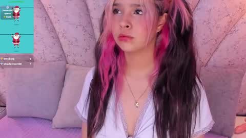 Snapshot of chloe_watson_ chatting on 12.20.24 online show from 12.20.24