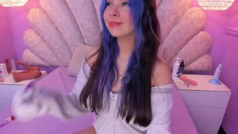 Snapshot of chloe_watson_ chatting on 12.21.24 online show from 12.21.24