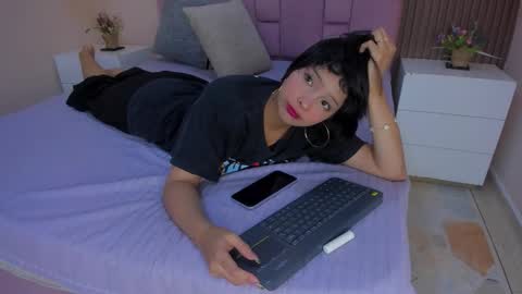   online show from 12.05.25