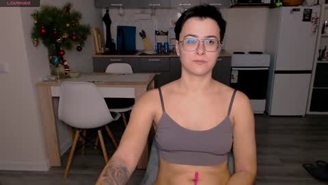 Snapshot of chloe_x_ chatting on 01.08.25 Eva and Sandra online show from 01.08.25