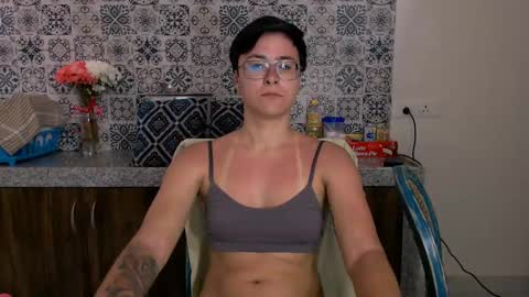 Snapshot of chloe_x_ chatting on 02.16.25 Eva and Sandra online show from 02.16.25