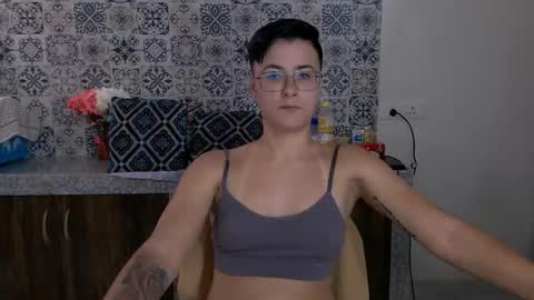 Snapshot of chloe_x_ chatting on 02.21.25 Eva and Sandra online show from 02.21.25