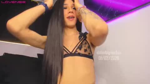 Im Chloe    independent account      online show from 02.01.26