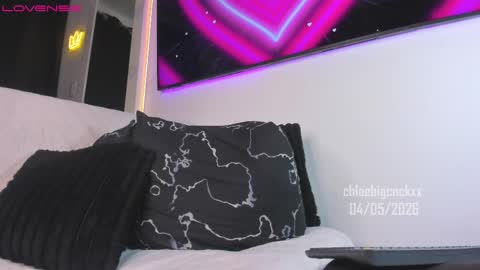Im Chloe    independent account      online show from 05.05.26