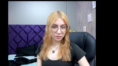 Snapshot of chloecampbell03 chatting on 11.28.25 chloecampbell03 online show from 11.28.25