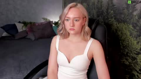Chloe Deccker online show from 05.13.26