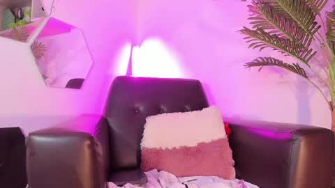 Chloe  online show from 02.19.25