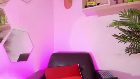 Chloe  online show from 03.05.25