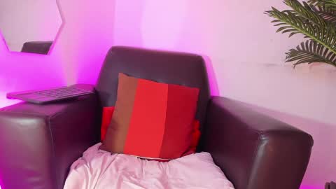 Chloe  online show from 03.05.25