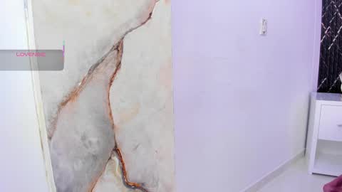 Snapshot of chloegils chatting on 11.30.25 chloegils online show from 11.30.25