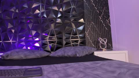 Snapshot of chloegils chatting on 12.14.25 chloegils online show from 12.14.25