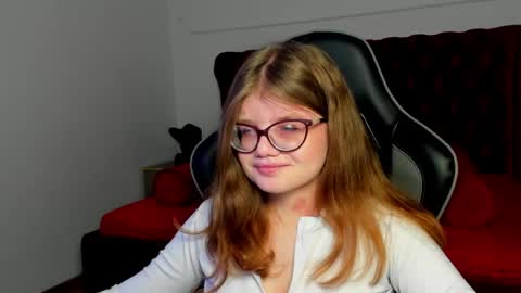 ChloeHalses online show from 04.12.26