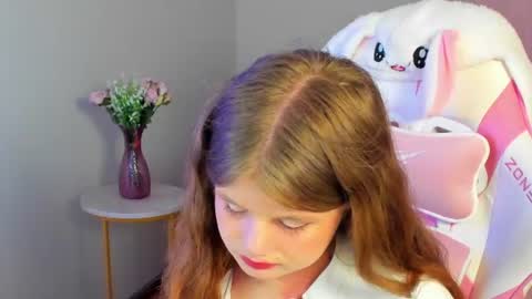 ChloeHalses online show from 06.09.26