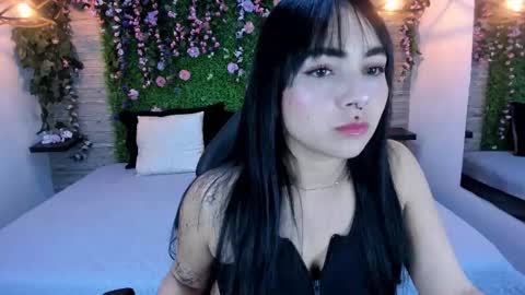 Snapshot of chloeharper1 chatting on 11.29.25 Chloe online show from 11.29.25