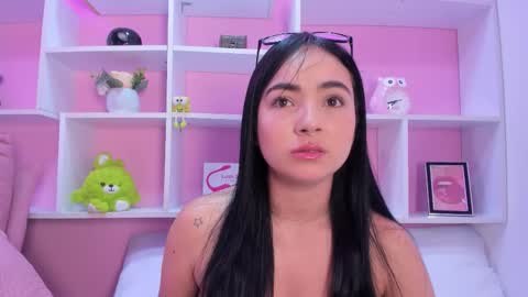 Snapshot of chloeharper1 chatting on 03.03.26 Chloe online show from 03.03.26