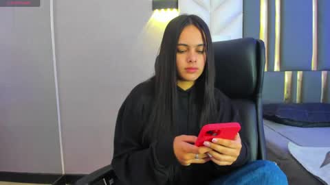  Chloe Harper  online show from 04.22.26