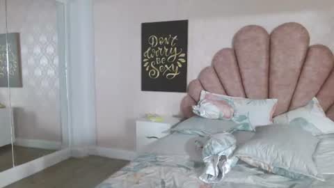 ChloeHills online show from 06.10.26