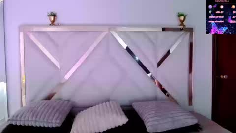 Snapshot of chloejohnsoon chatting on 09.25.25 Chloe online show from 09.25.25