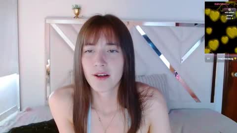 Snapshot of chloejohnsoon chatting on 10.11.25 Chloe online show from 10.11.25