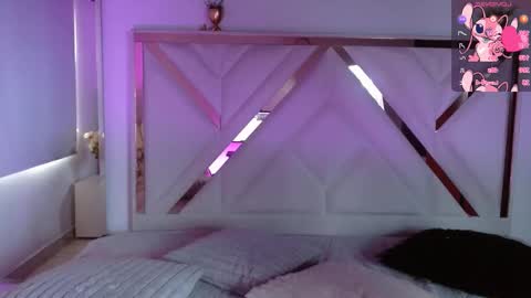 Snapshot of chloejohnsoon chatting on 11.15.25 Chloe online show from 11.15.25