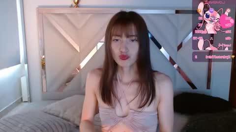 Snapshot of chloejohnsoon chatting on 11.24.25 Chloe online show from 11.24.25