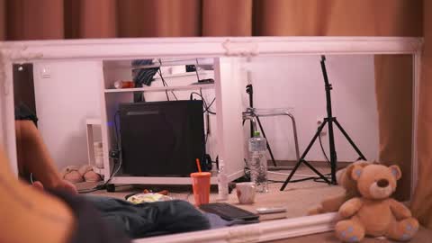 Chlo online show from 04.24.26