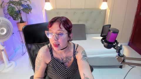 Snapshot of chloerossee chatting on 01.12.25 Chloe rosse online show from 01.12.25