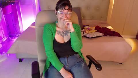 Snapshot of chloerossee chatting on 10.22.25 Chloe rosse online show from 10.22.25