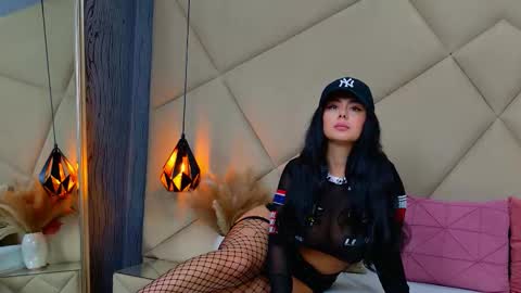 Chloe Vee online show from 10.03.25