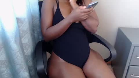 Snapshot of choccoa chatting on 10.02.25 Daisy online show from 10.02.25