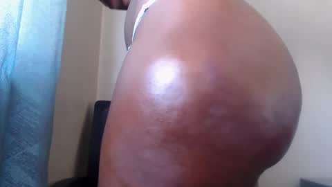 Snapshot of choccoa chatting on 12.02.25 Daisy online show from 12.02.25